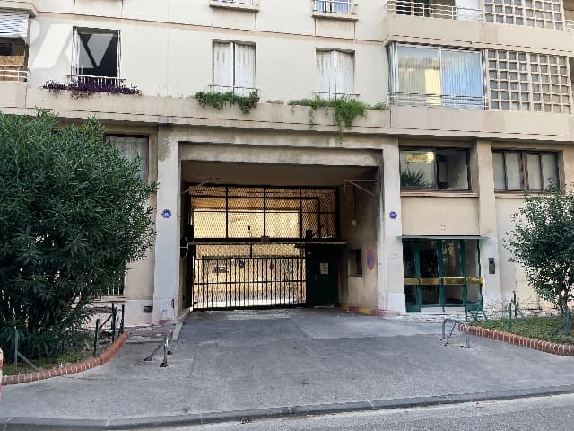 Garage / Parking à Marseille 5e Arrondissement