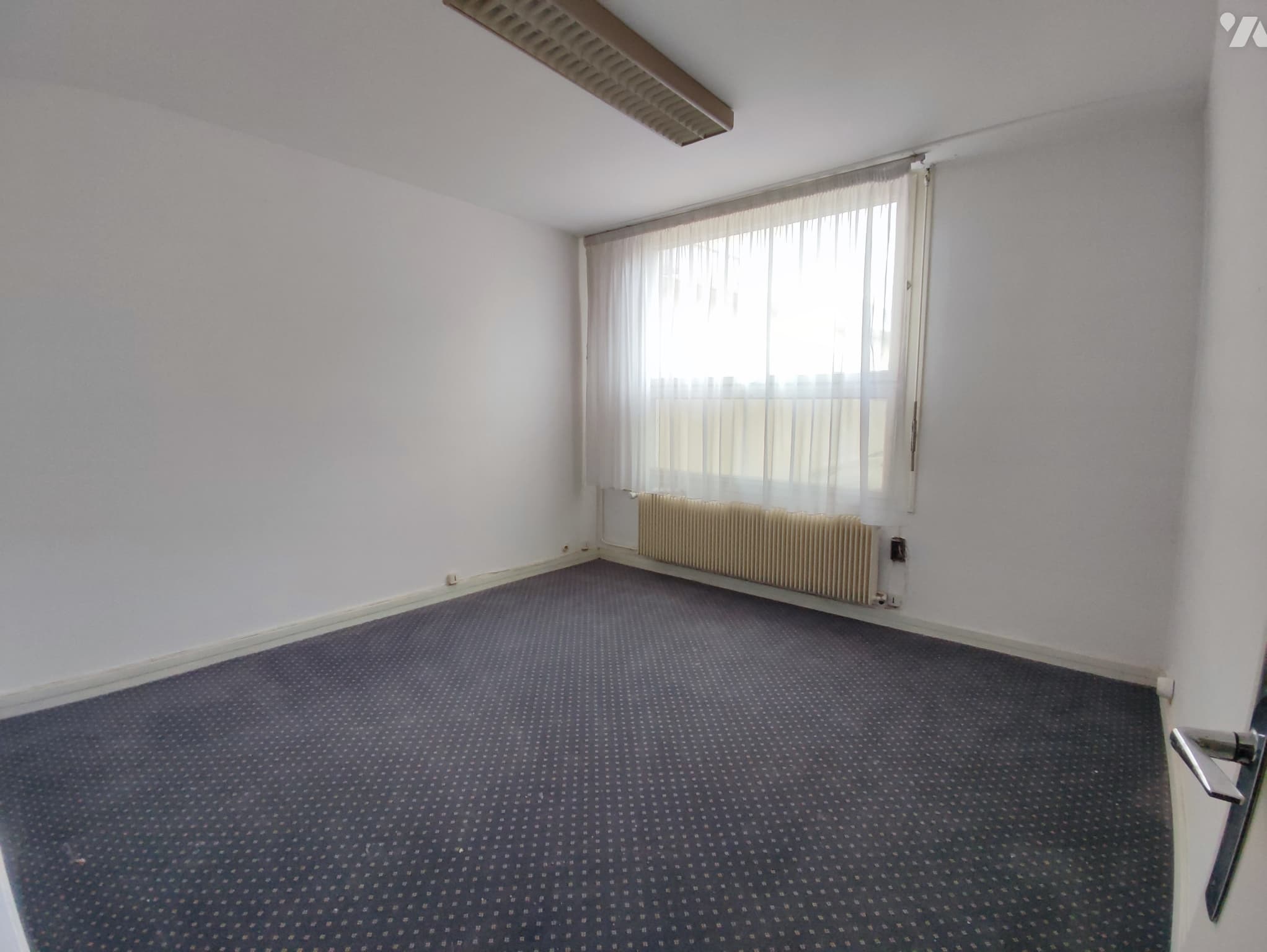 Photo du bien : Local commercial 40 m² à Rouen (76) – vente chez le notaire le 10 novembre 2026